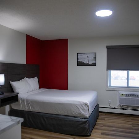 Hotel Ramada By Wyndham Dawson Creek Zewnętrze zdjęcie