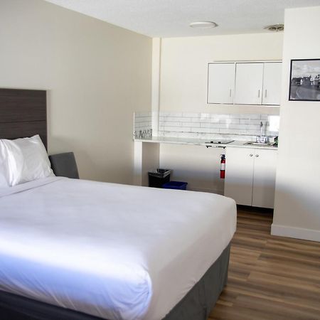 Hotel Ramada By Wyndham Dawson Creek Zewnętrze zdjęcie