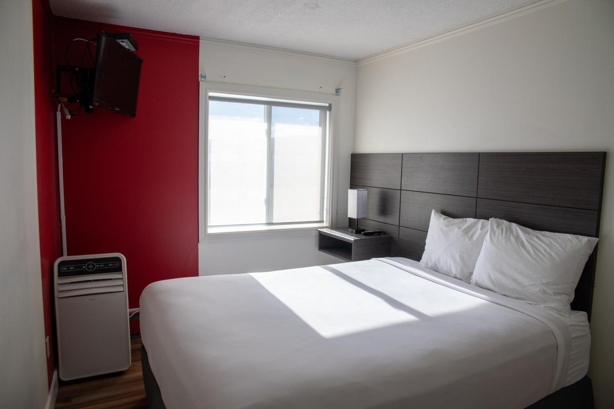 Hotel Ramada By Wyndham Dawson Creek Zewnętrze zdjęcie