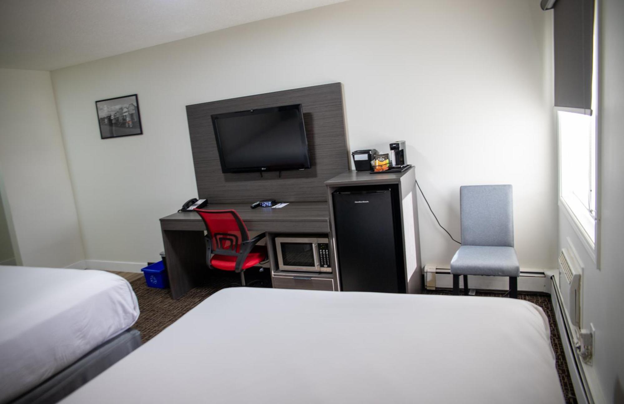 Hotel Ramada By Wyndham Dawson Creek Zewnętrze zdjęcie