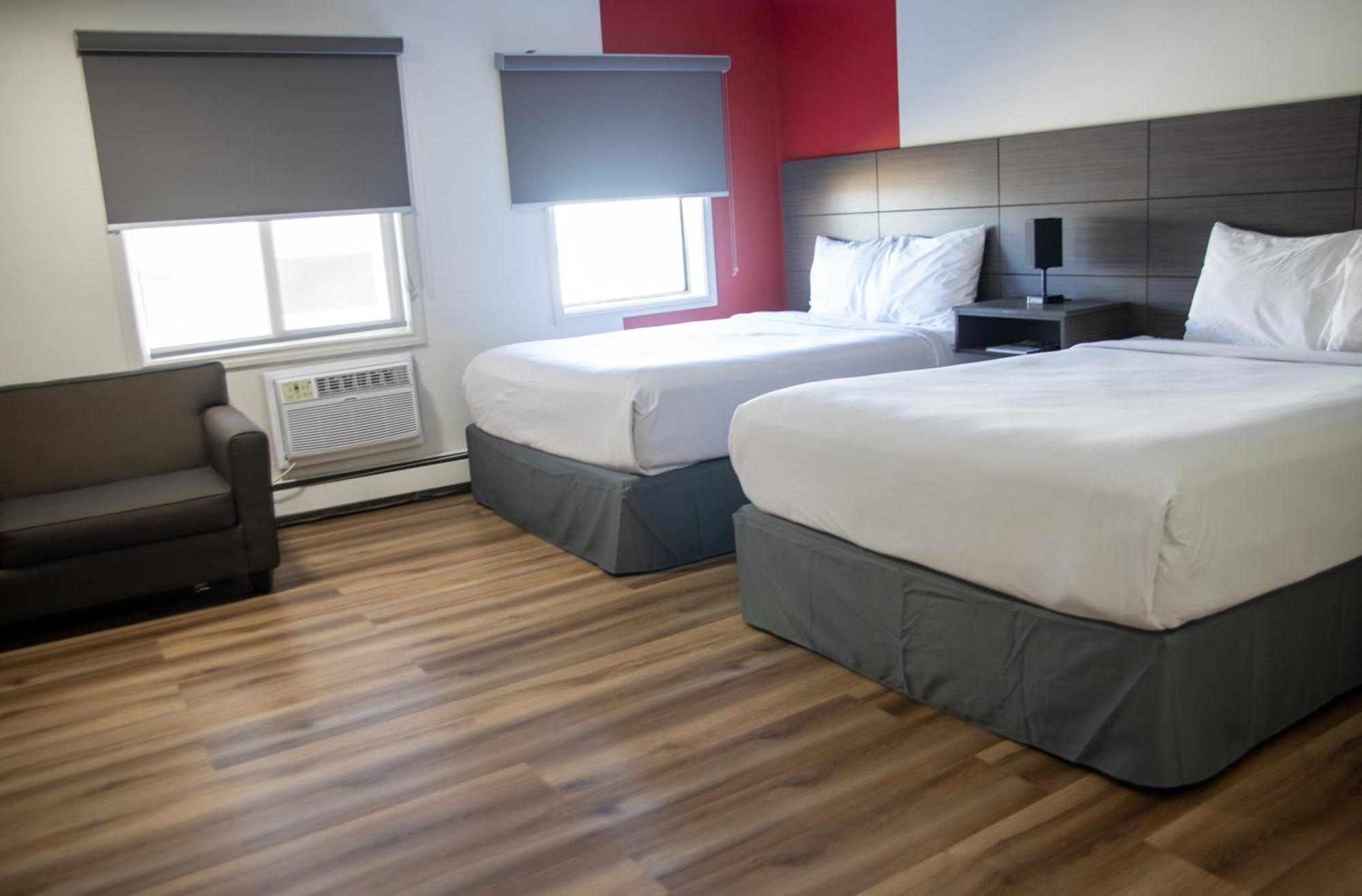 Hotel Ramada By Wyndham Dawson Creek Zewnętrze zdjęcie