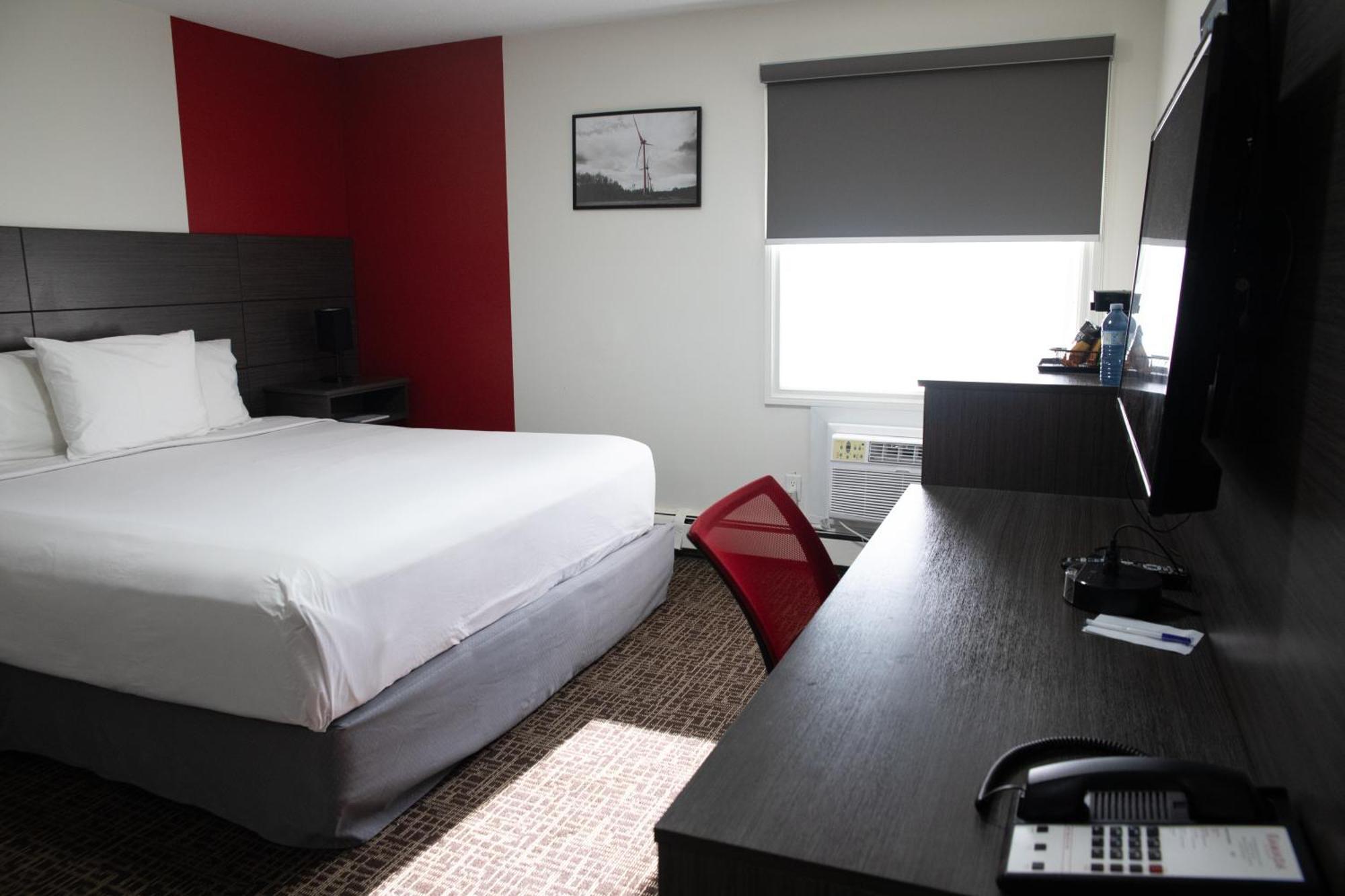 Hotel Ramada By Wyndham Dawson Creek Zewnętrze zdjęcie