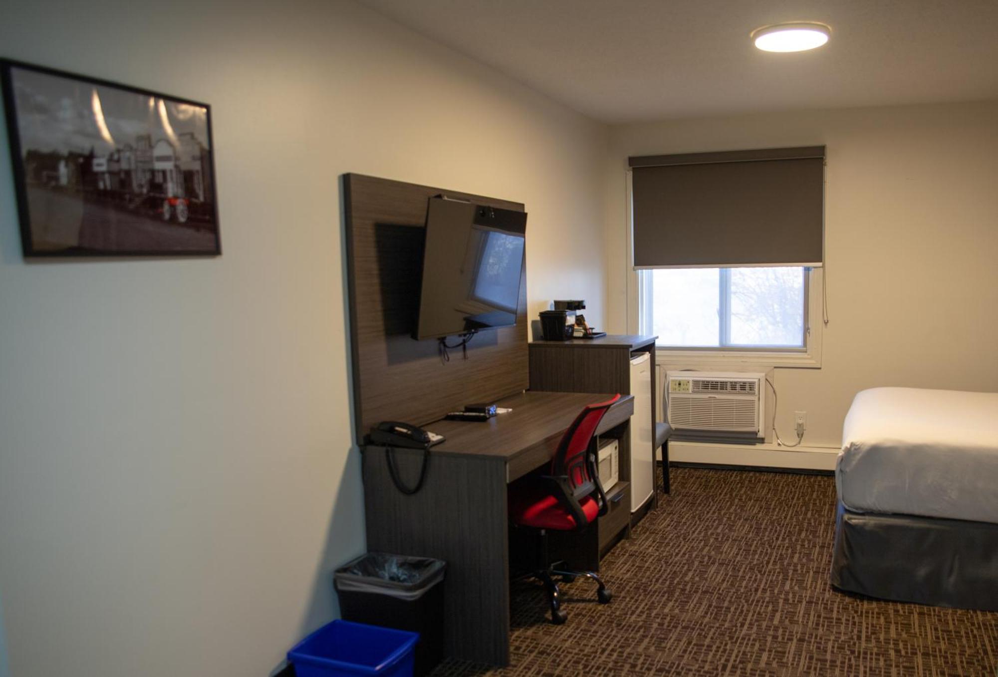 Hotel Ramada By Wyndham Dawson Creek Zewnętrze zdjęcie
