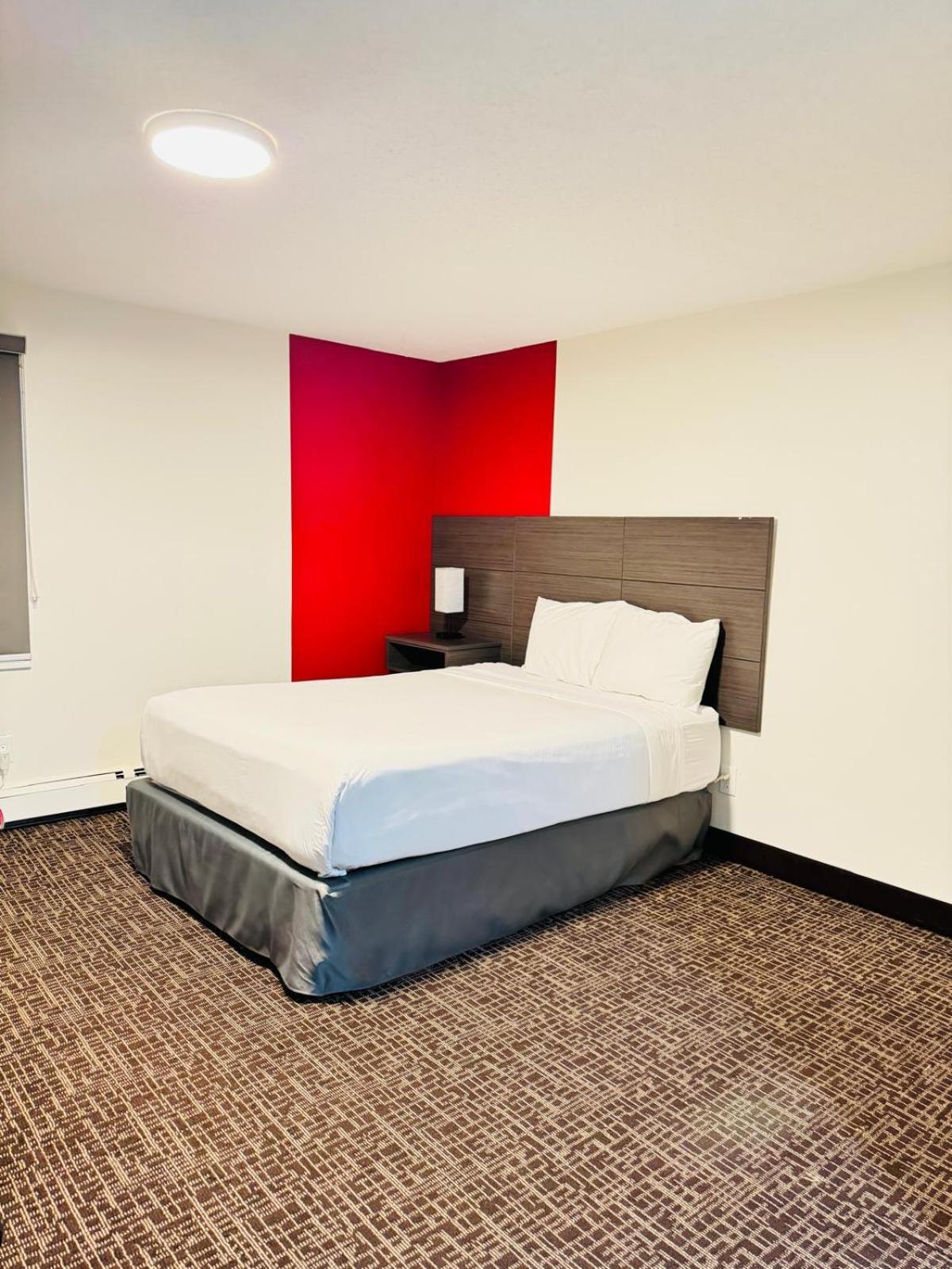 Hotel Ramada By Wyndham Dawson Creek Zewnętrze zdjęcie