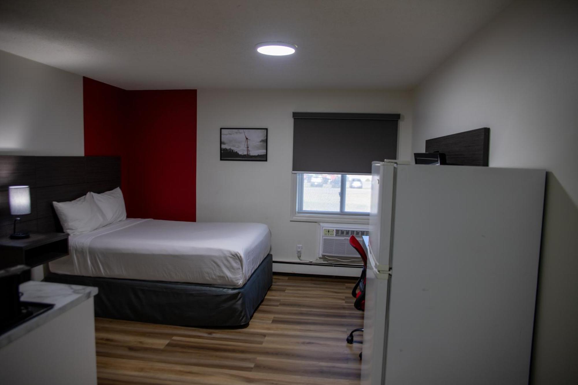 Hotel Ramada By Wyndham Dawson Creek Zewnętrze zdjęcie