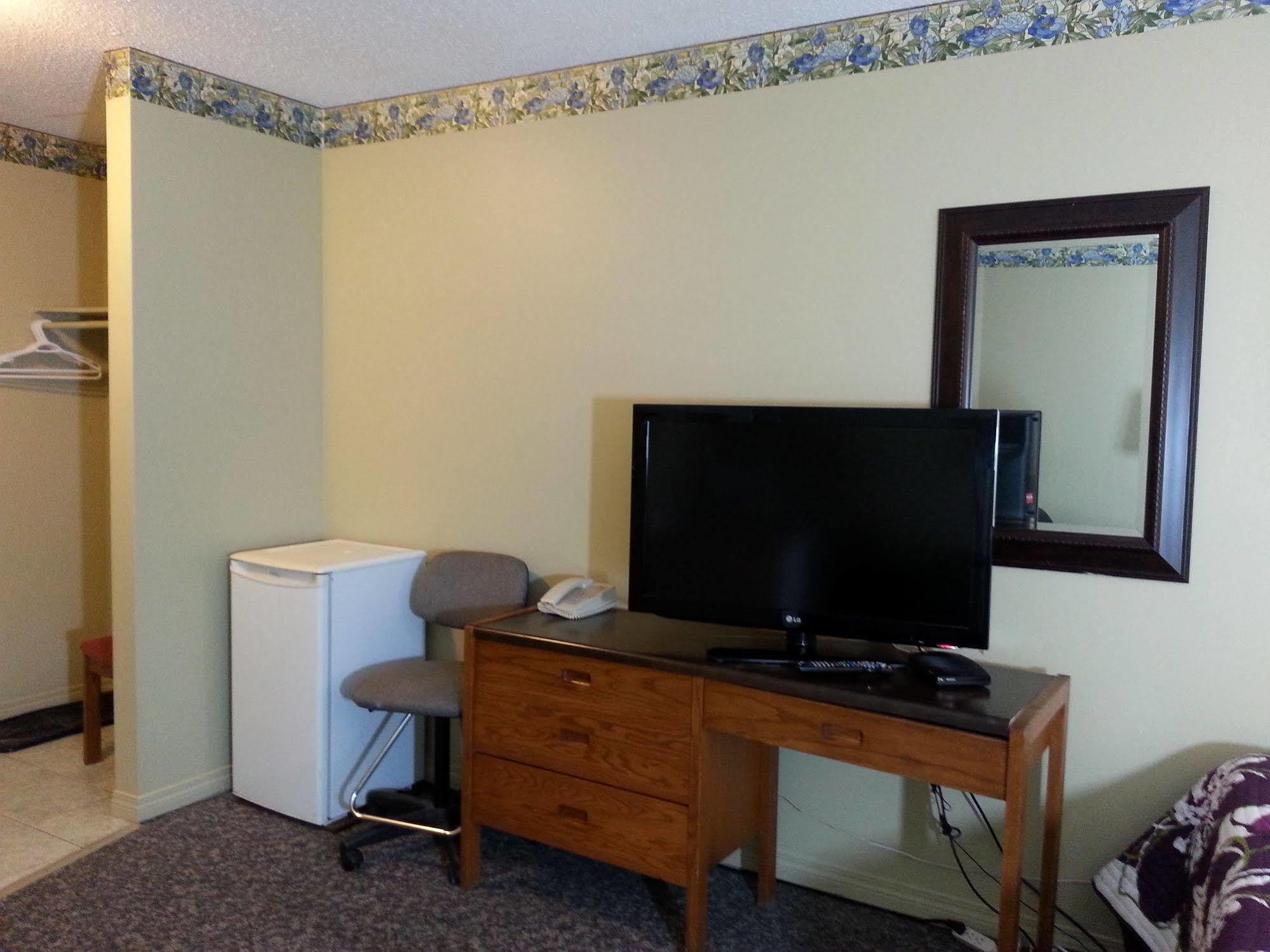 Hotel Ramada By Wyndham Dawson Creek Zewnętrze zdjęcie