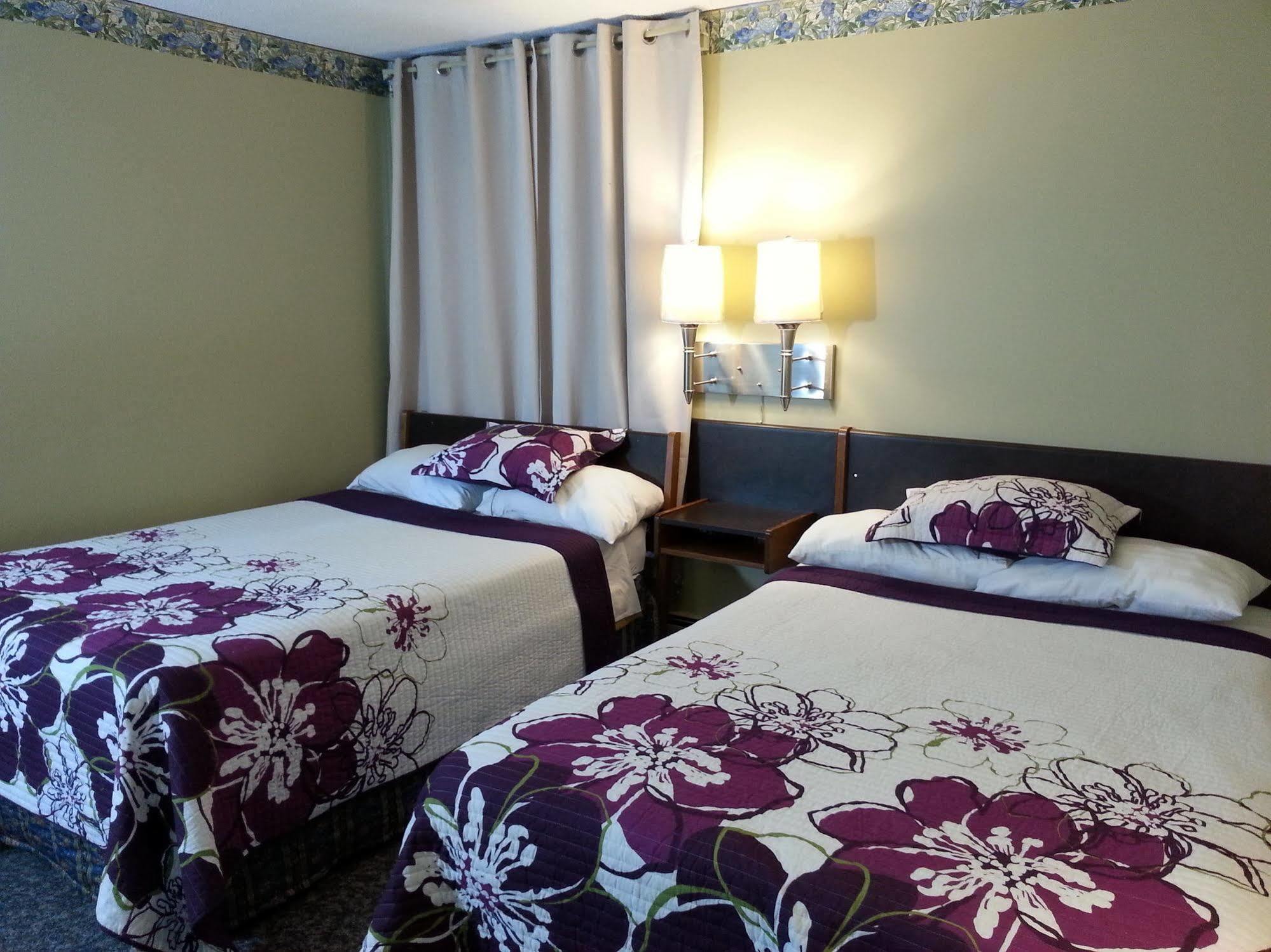 Hotel Ramada By Wyndham Dawson Creek Zewnętrze zdjęcie