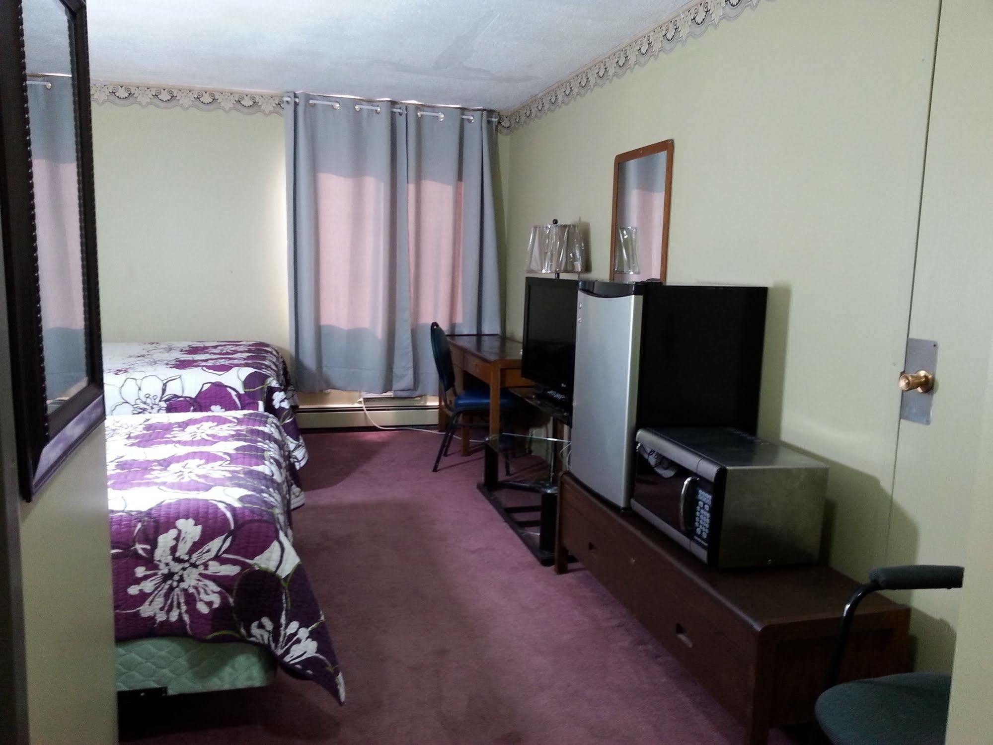 Hotel Ramada By Wyndham Dawson Creek Zewnętrze zdjęcie