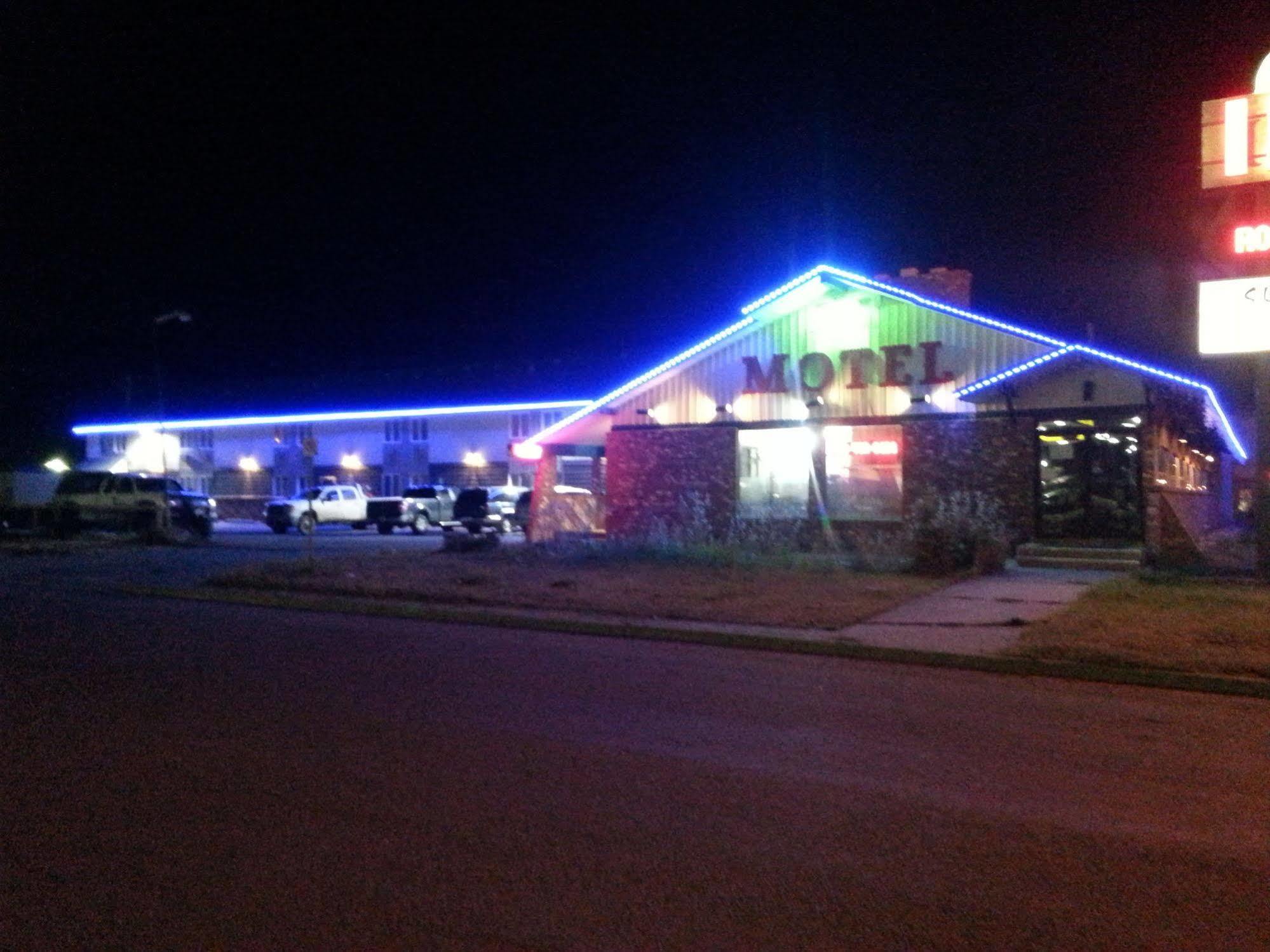 Hotel Ramada By Wyndham Dawson Creek Zewnętrze zdjęcie